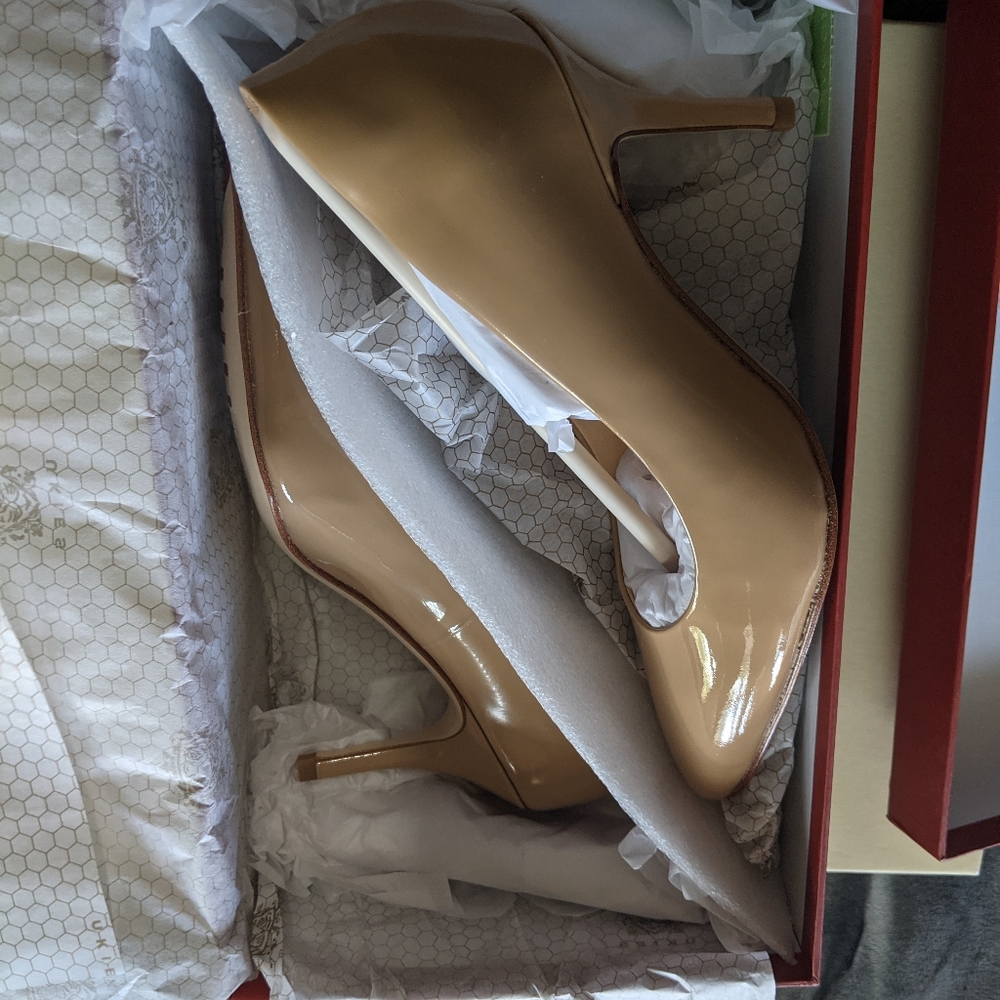 Ukies Ari sandy beige patent heels size 6. - Picture 4 of 4